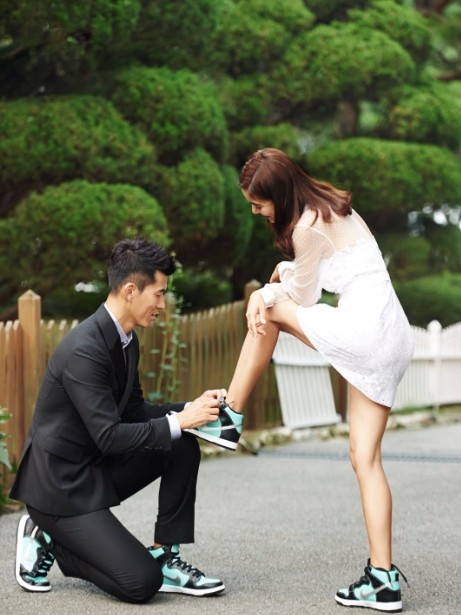 션은 지난 4일 자신의 SNS(사회관계망서비스)에 '혜영이하고 결혼한지 8000일 그리고 1일'이라는 글과 함께 웨딩사진을 올렸다. / 션 인스타그램
