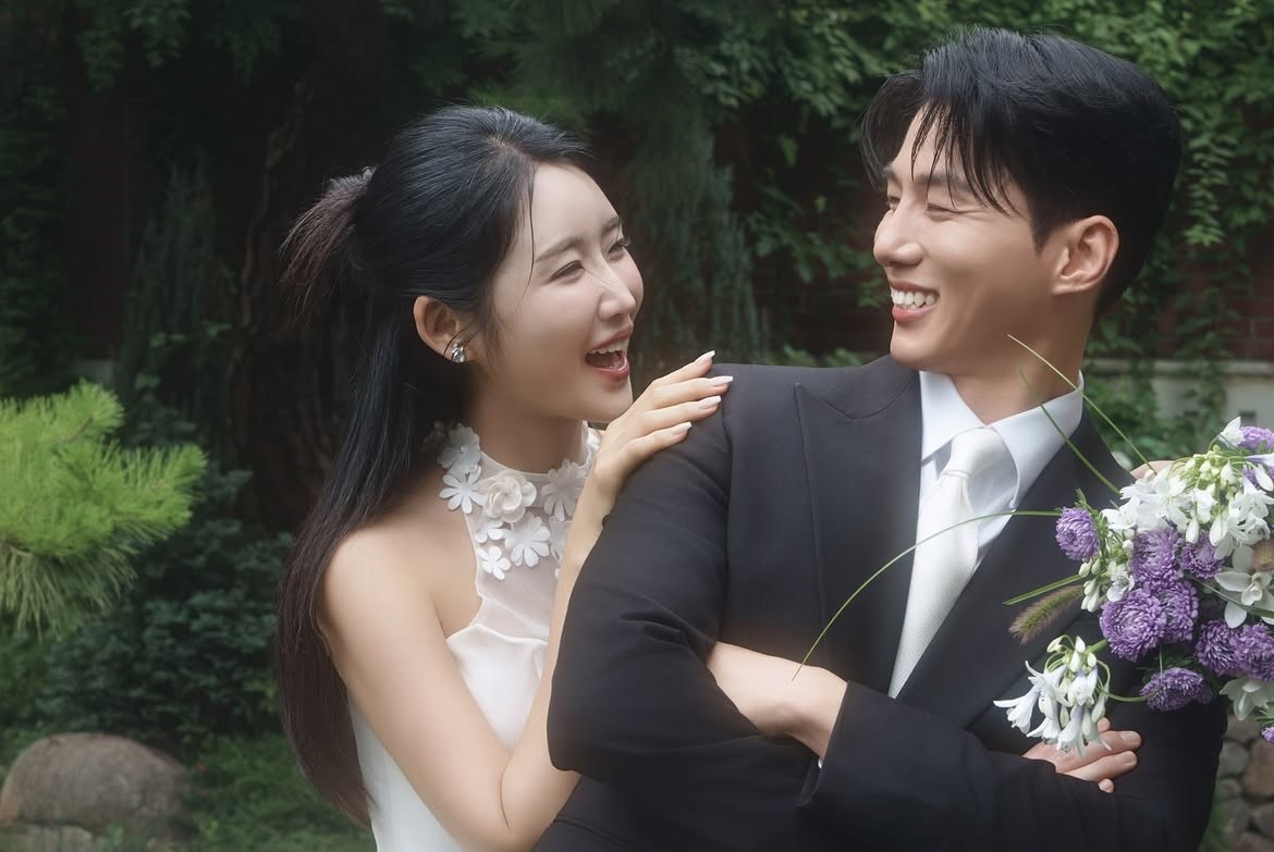 지난달 24일 한정민이 자신의 SNS를 통해 웨딩 사진을 공개했다. / 한정민 인스타그램