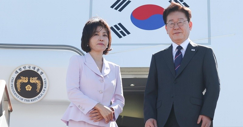 프랑스로 출국하는 이재명 대통령 부부 / 뉴스1