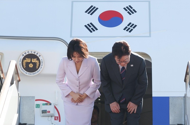 프랑스로 출국하는 이재명 대통령과 김혜경 여사 / 뉴스1