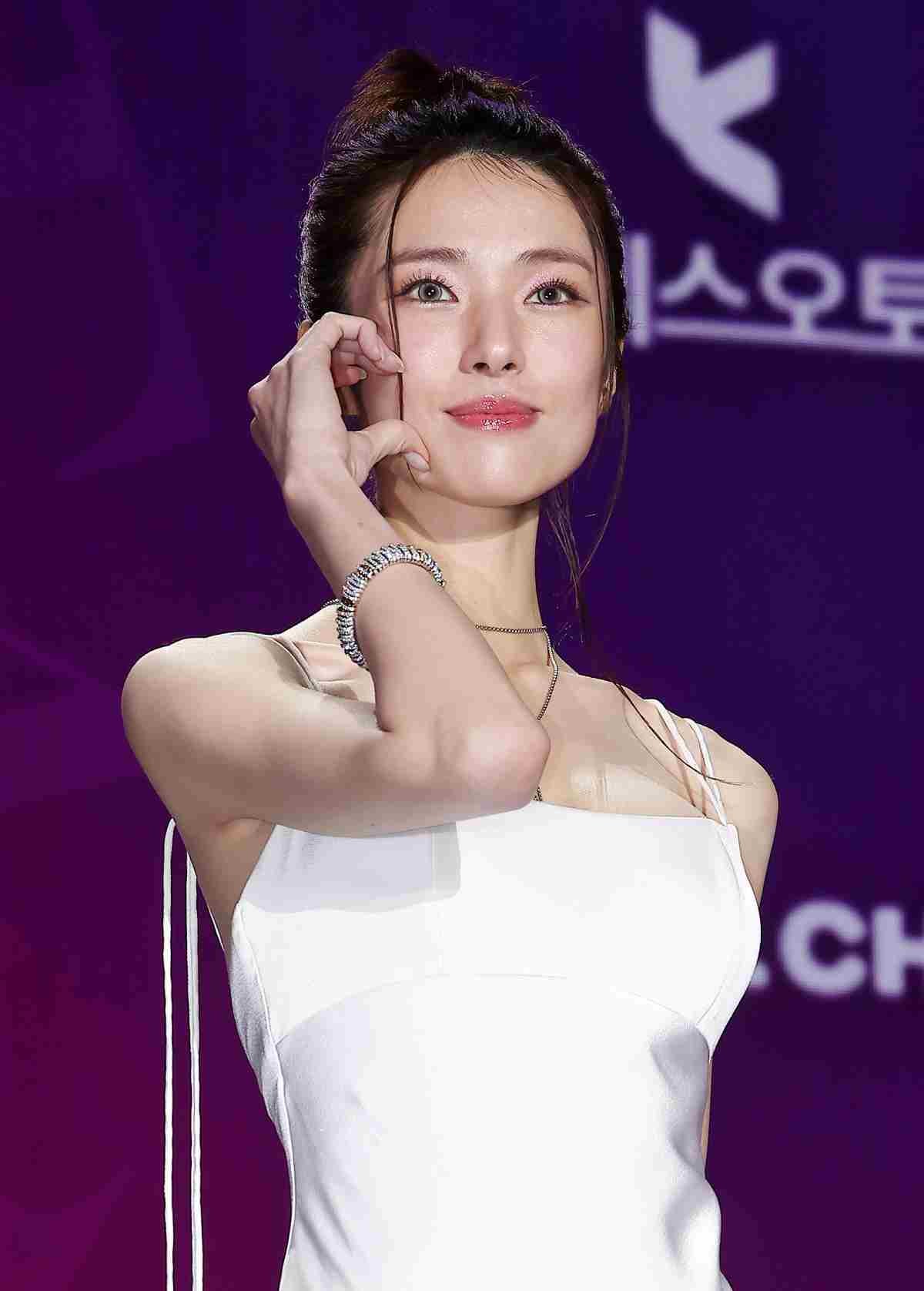 배우 하영이 지난해 서울 동대문디자인플라자(DDP)에서 열린 '2025 서울콘 에이판 스타 어워즈'(2025 SEOULCON APAN STAR AWARDS)에 참석해 포즈를 취하고 있다. / 뉴스1