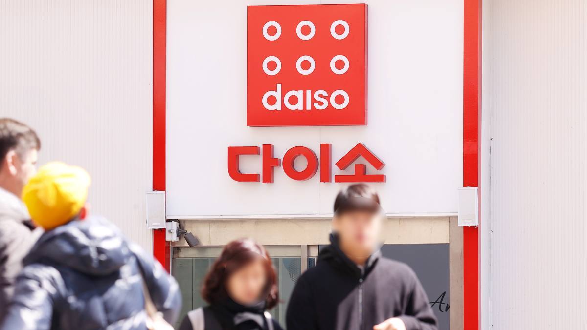 K-팝 아이돌이 얼굴에 붙여 대박 난 '이것'… 결국 전국 다이소 상륙