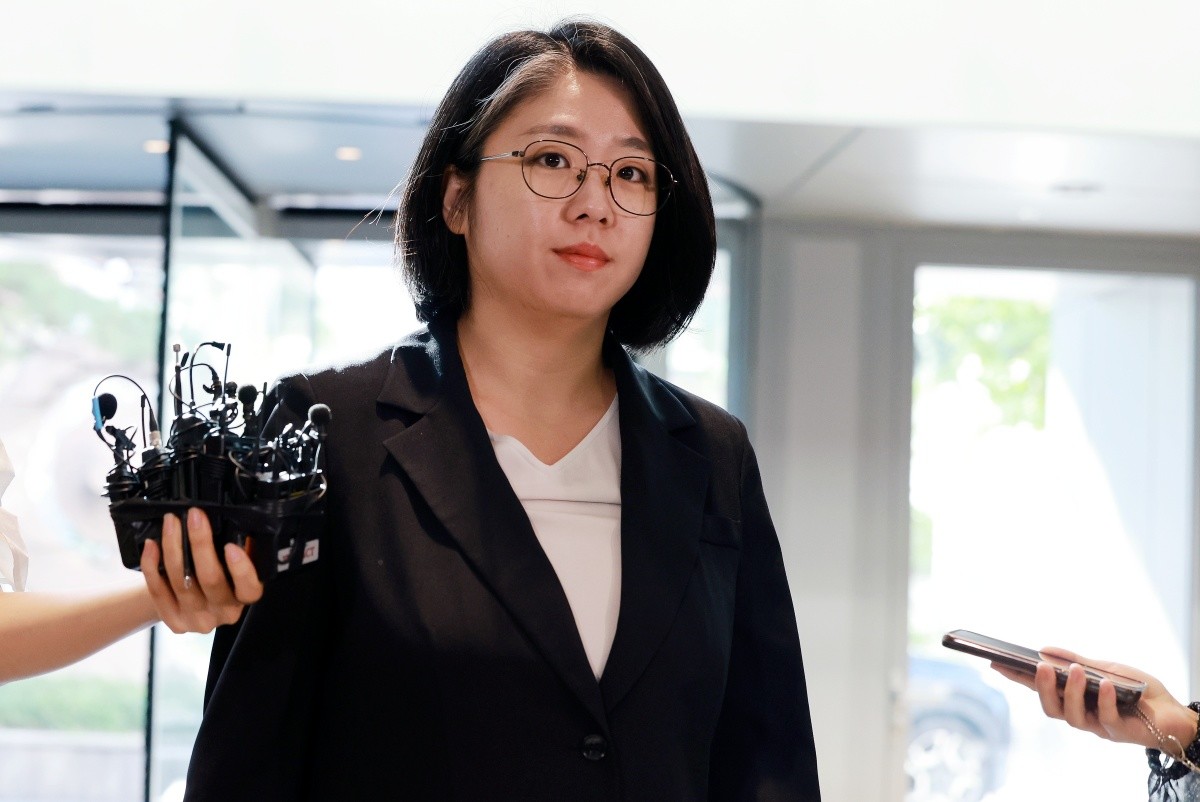 용혜인 성평등가족부 장관 후보자가 7일 서울 서대문구 한국청소년활동진흥원에 마련된 인사청문회 준비 사무실로 출근하고 있다. / 뉴스1