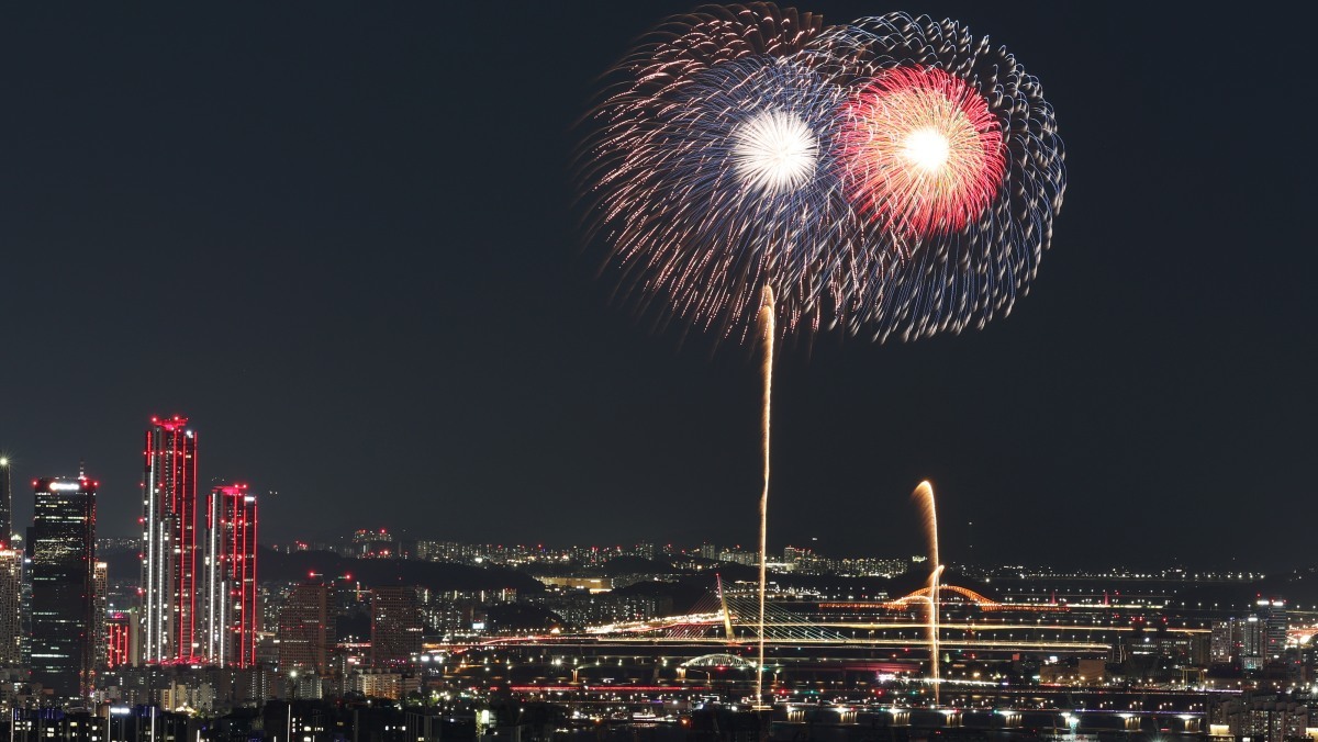 도시락 매출만 579배 폭증… 불꽃축제 한 번에 대박 터진 '편의점 업계'