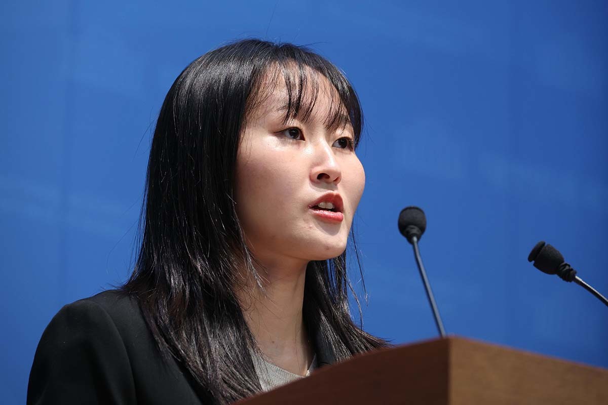 노서영 기본소득당 대변인이 7일 서울 여의도 국회 소통관에서 용혜인 성평등가족부 장관 후보자 의혹 관련 반박 기자회견을 하고 있다. / 뉴스1