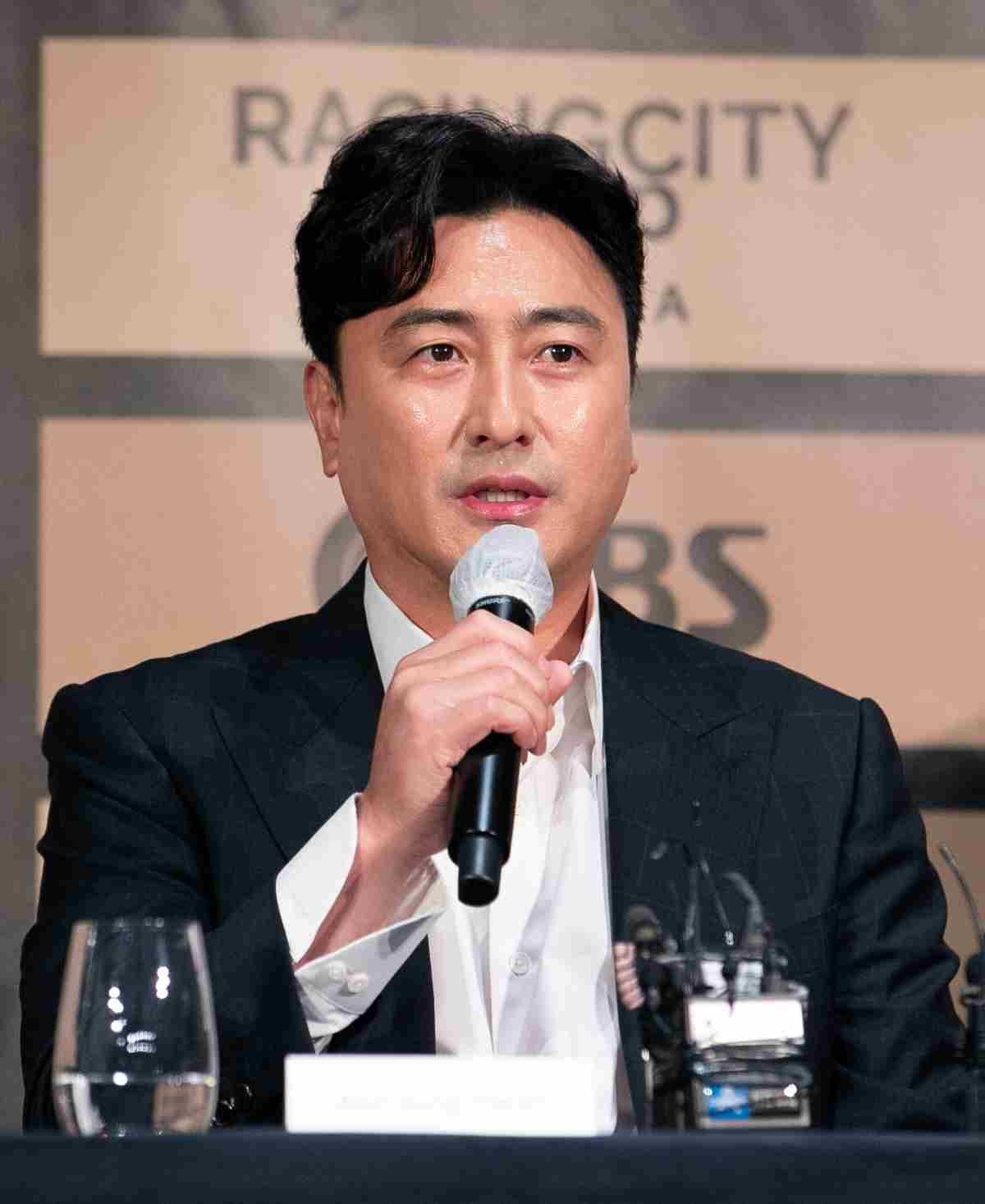 안정환이 2023년 서울 영등포구 여의도 페어몬트 앰배서더 서울에서 열린 레전드 올스타전 기자회견에서 인사말하고 있다. / 뉴스1