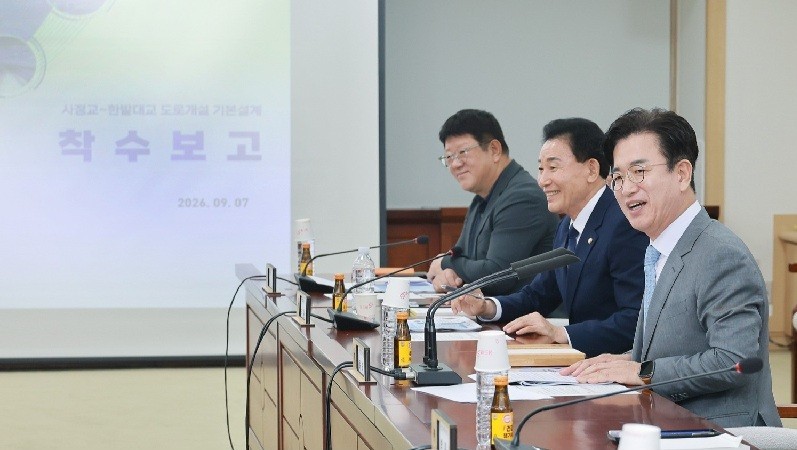 허태정 대전시장이 7일 시청에서 열린 사정교~한밭대교 도로개설사업 기본설계용역 착수보고회에서 사업 추진 방향에 대해 발언하고 있다./사진=대전시
