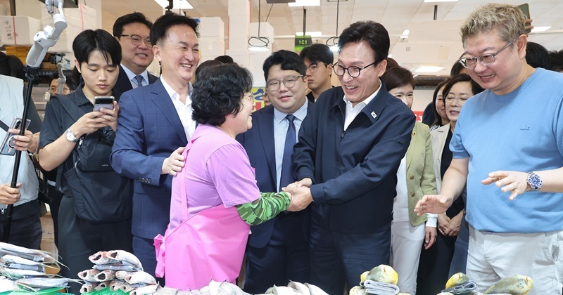 “김영란법 식사 한도 금액 올려달라” 시장 상인 요청에 김민석 '반응'