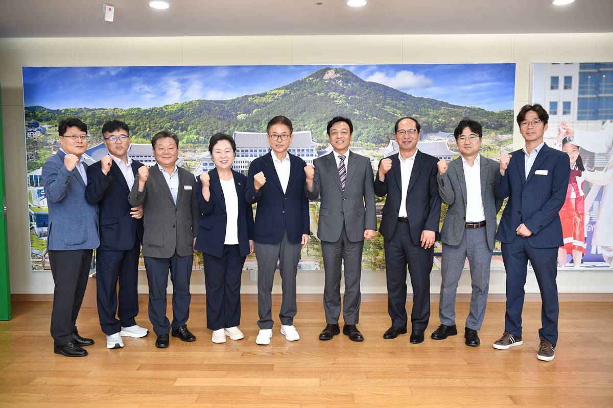 최기영 봉화군수, 이철우 경북도지사 만나 지역 현안 지원 건의