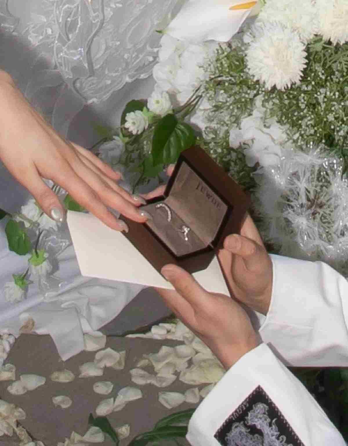 두 사람의 웨딩 반지 / 유하진 인스타그램