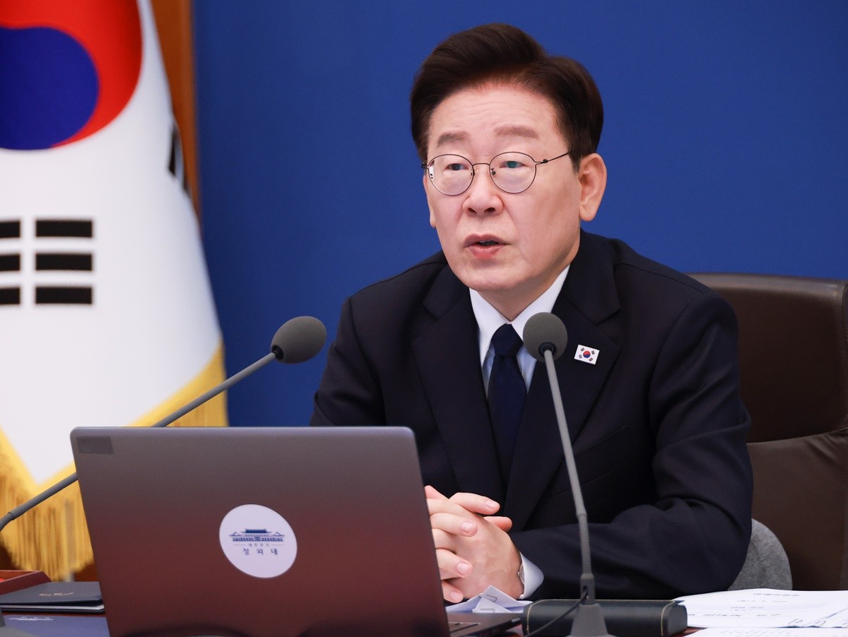 이재명 대통령. 기사 이해를 돕기 위한 자료 사진. 이재명 대통령이 초대 중대범죄수사청(중수청) 청장 후보자로 윤호중 행정안전부 장관이 제청한 김지용 변호사를 지명하기로 했다고 청와대가 7일(현지 시각) 밝혔다. 이 대통령은 현재 프랑스를 국빈 방문 중이다. 강유정 청와대 수석대변인은 이날 프랑스 파리 시내에 마련된 프레스센터에서 브리핑을 열고 이렇게 밝힌 뒤 '이재명 대통령이 국회에 김지용 후보자에 대한 인사청문회를 요청할 예정'이라고 설명했다. 강유정 수석대변인은 '김지용 후보자는 수사법률 전문가로 10월 출범을 앞둔 중수청을 빠르게 안착시킬 적임자'라고 평가했다. 그러면서 '수사와 기소 분리라는 새 형사체계 하에서 그동안의 수사 경험 및 조직 관리 역량을 바탕으로 중수청을 성공적으로 이끌어줄 것으로 기대한다'라고 덧붙였다.      / 뉴스1