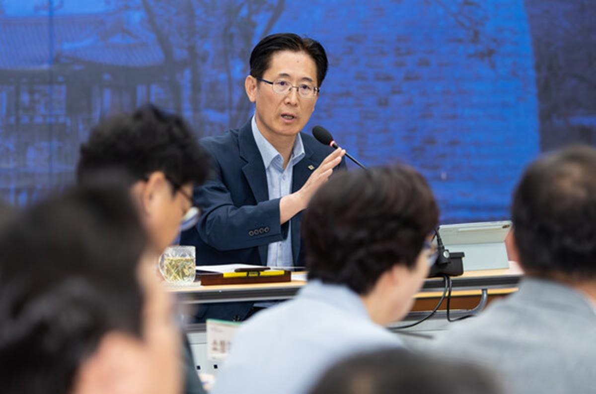 황명석 경상북도 행정부지사가 오는 11일부터 베트남 호치민시를 방문해 ‘글로벌 새마을 경제협력 컨퍼런스’에 참석하는 등 경제교류 협력에 나선다./경북도