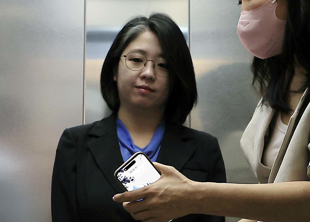 용혜인 성평등가족부 장관 후보자가 8일 서울 서대문구 한국청소년활동진흥원에 마련된 인사청문회 준비 사무실로 출근하고 있다. / 뉴스1