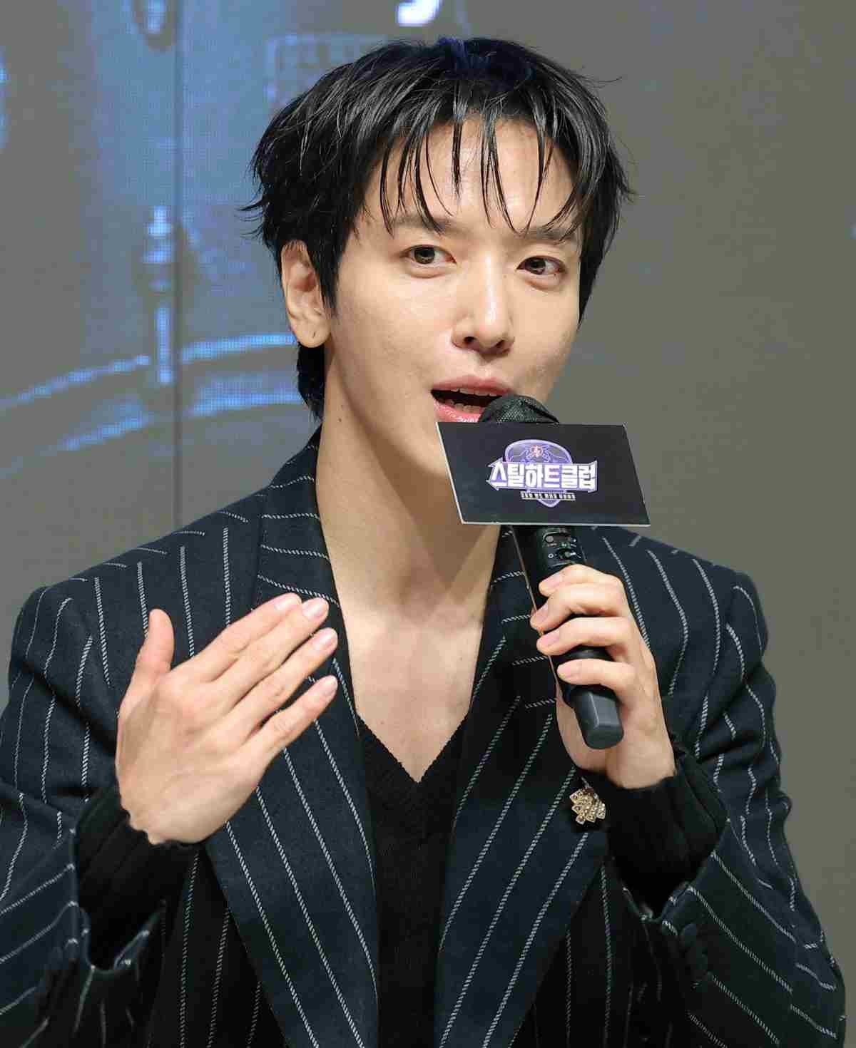 씨엔블루 정용화가 지난해 서울 강남구 엘리에나호텔에서 열린 Mnet '스틸하트클럽' 제작발표회에 참석해 인사말을 하고 있다. / 뉴스1