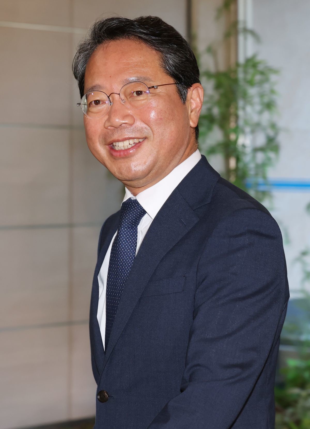 김승원 법무부 장관 후보자가 지난 8일 오전 서울 종로구 적선현대빌딩에 마련된 인사청문회 준비 사무실로 출근하고 있다. / 뉴스1