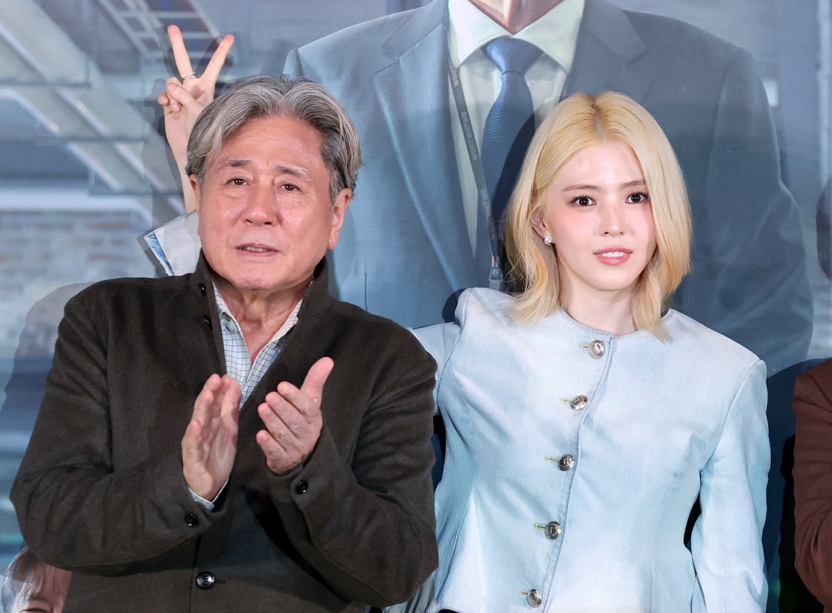 배우 최민식과 한소희. 두 배우가 만난 영화 ‘인턴’은 오는 16일 개봉한다. / 뉴스1