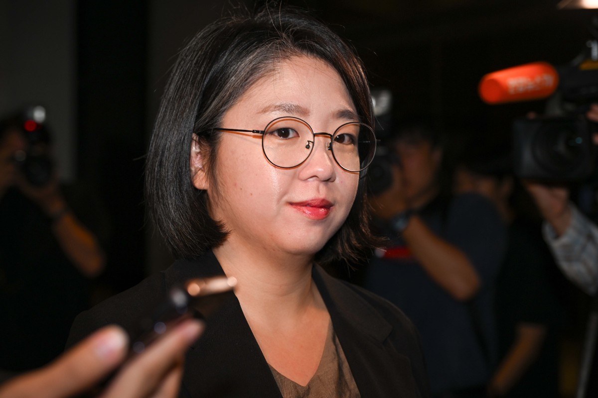 용혜인 성평등가족부 장관 후보자가 9일 서울 서대문구 한국청소년활동진흥원에 마련된 인사청문회 준비 사무실로 출근하고 있다. / 뉴스1