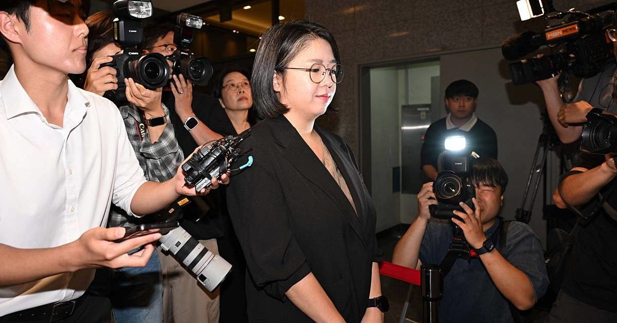 용혜인 성평등가족부 장관 후보자가 9일 서울 서대문구 한국청소년활동진흥원에 마련된 인사청문회 준비 사무실로 출근하고 있다 / 뉴스1