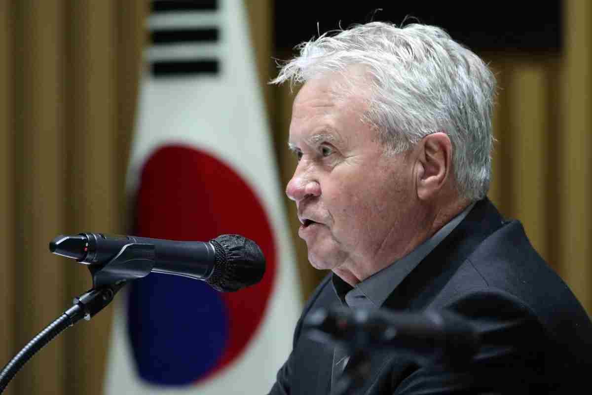 거스 히딩크 대한민국 전 축구국가대표팀 감독이 2024년 서울 중구 서울시청에서 열린 서울시향 홍보대사 위촉식 및 기자간담회에서 발언하고 있다. / 뉴스1