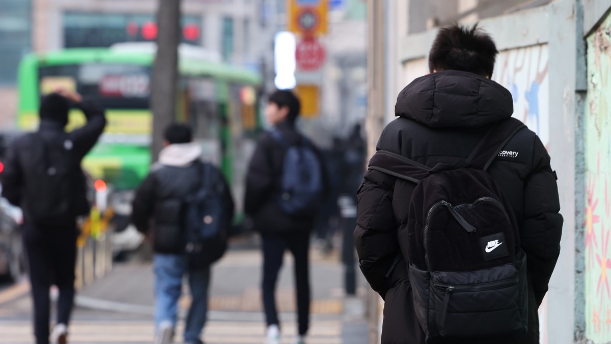 중학교에서 학생들이 등교를 하는 모습. 기사의 이해를 돕기 위한 사진 / 뉴스1