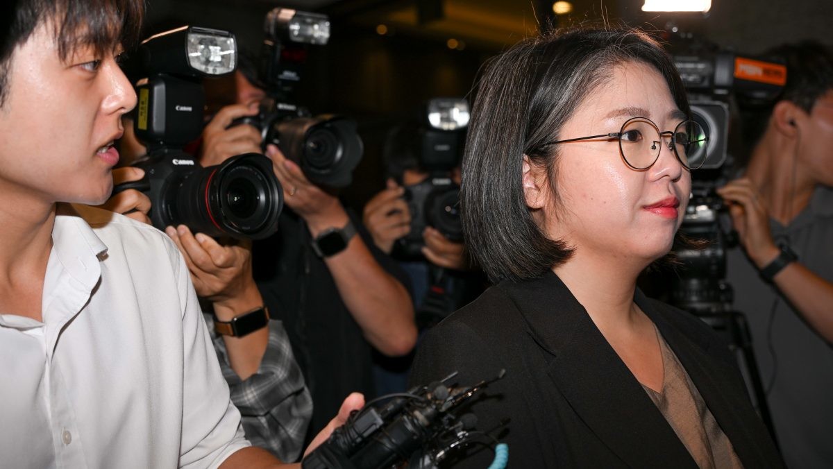 용혜인 성평등가족부 장관 후보자가 9일 서울 서대문구에 마련된 인사청문회 준비 사무실로 출근하고 있다. / 연합뉴스