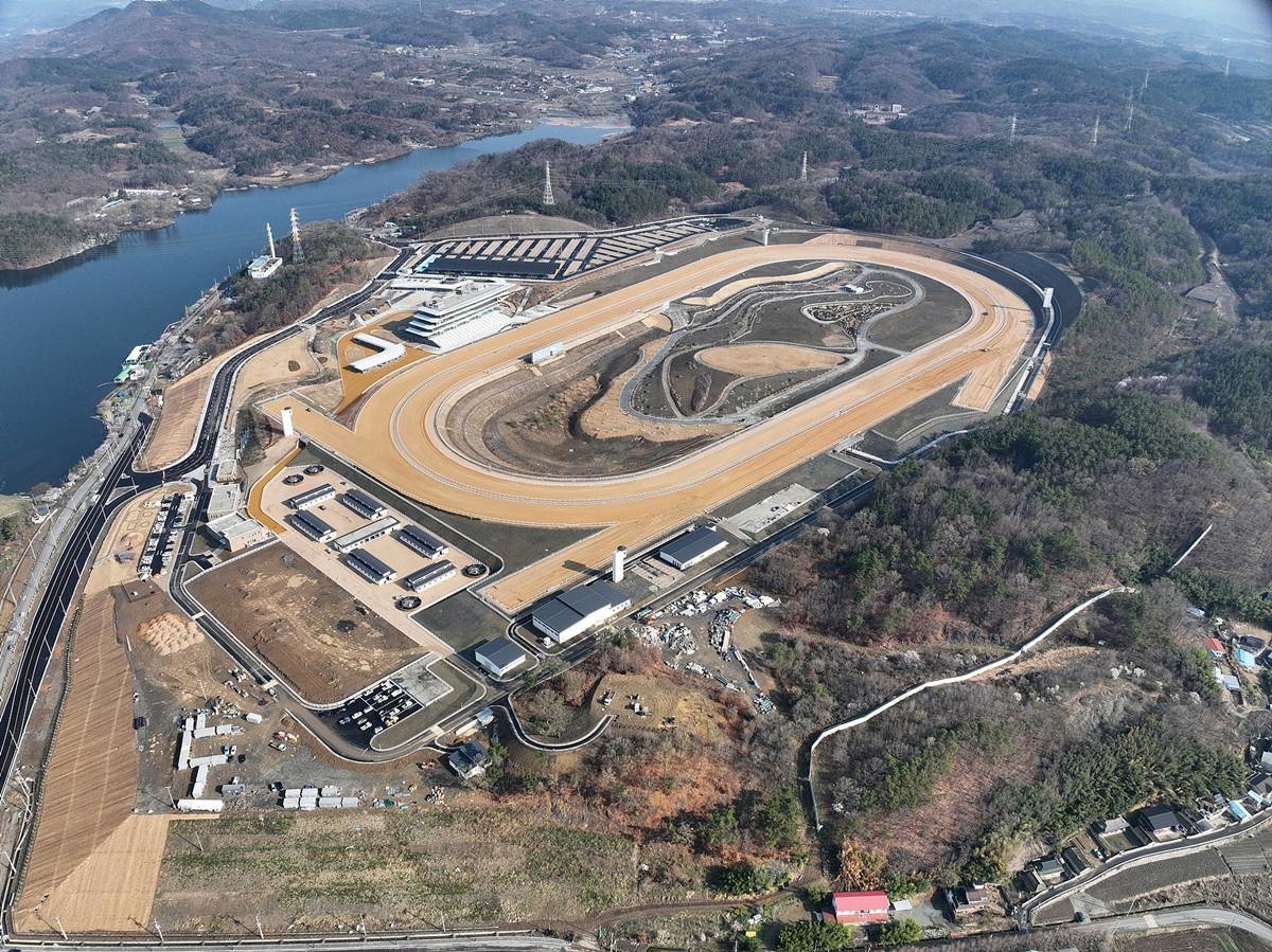 경북권 최초이자 국내 네 번째 경마공원인 ‘렛츠런파크 영천’ 전경/이하 경북도