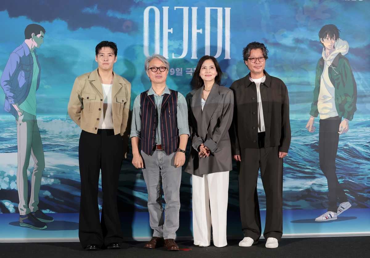 배우 강하늘(왼쪽부터)과 안재훈 감독, 김선영, 유재명이 지난 8월 26일 서울 용산구 CGV용산아이파크몰에서 열린 영화 '아가미' 언론시사회에 참석했다 / 뉴스1