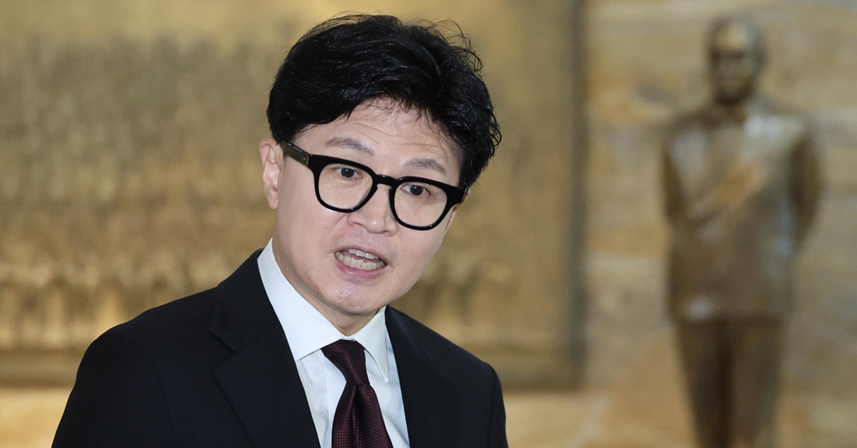 “사무적 관계라더니 브로커와 단둘이 집에서 사진 찍었나” 한동훈, 김승원 향해 '돌직구'