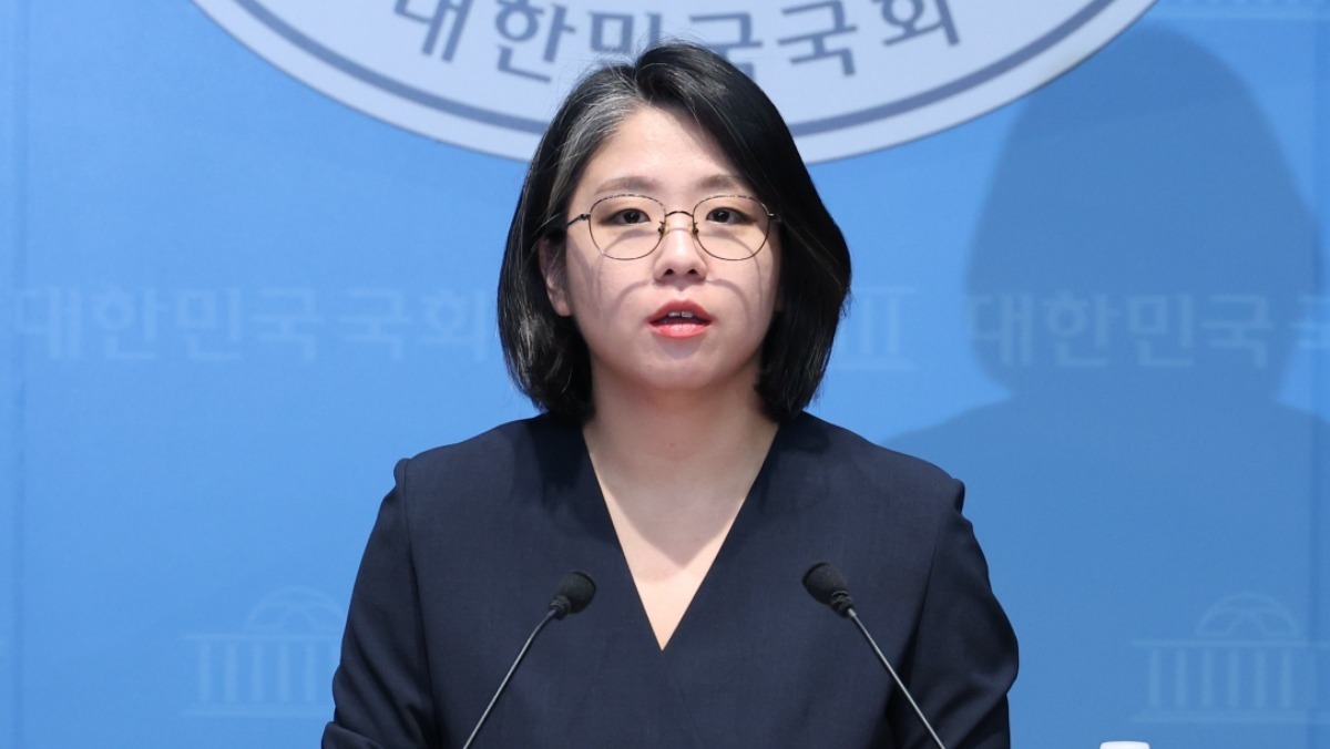 [속보] 용혜인 기자회견 “의원·장관 겸직은 합법이 원칙...억측·악선동 난무”