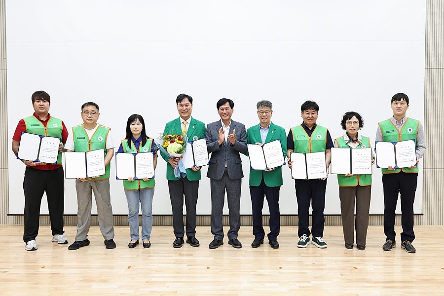 김진규 검단구청장(가운데)