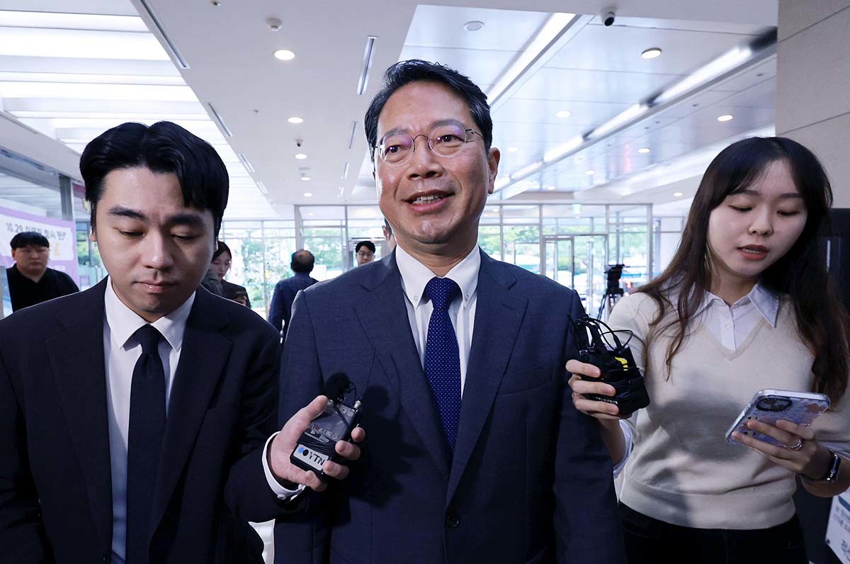 김승원 법무부 장관 후보자가 10일 서울 종로구 적선현대빌딩에 마련된 인사청문회 준비 사무실로 출근하고 있다. / 뉴스1