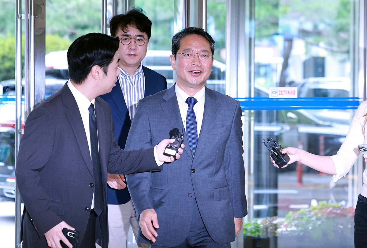 김승원 법무부 장관 후보자가 10일 서울 종로구 적선현대빌딩에 마련된 인사청문회 준비 사무실로 출근하고 있다. / 뉴스1
