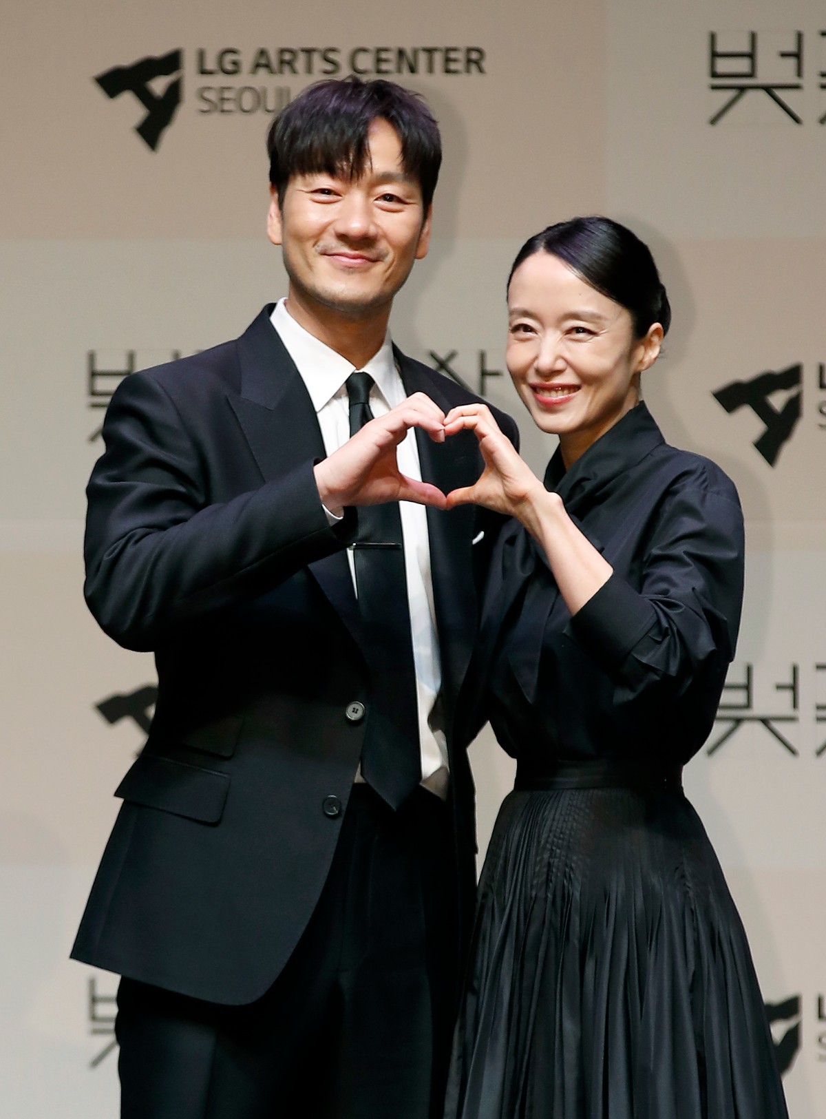 연극 '벚꽃동산’ 제작발표회 당시의 박해수와 전도연. / 뉴스1