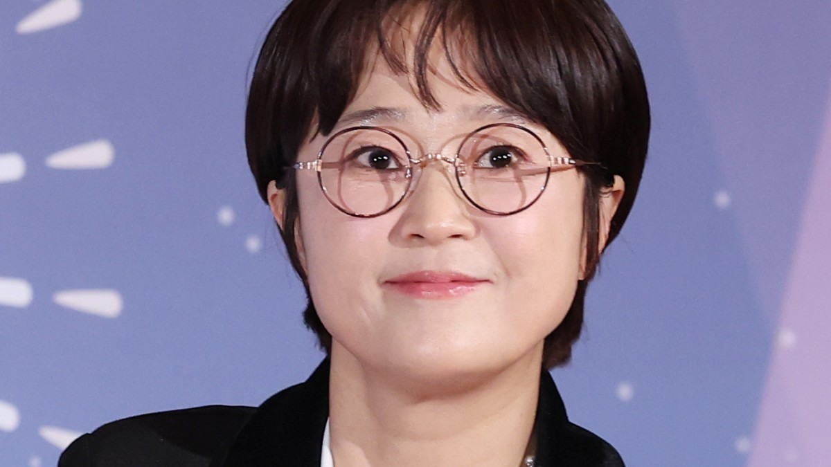 '2025 MBC 방송연예대상' 레드카펫 행사 참석한 송은이 / 뉴스1