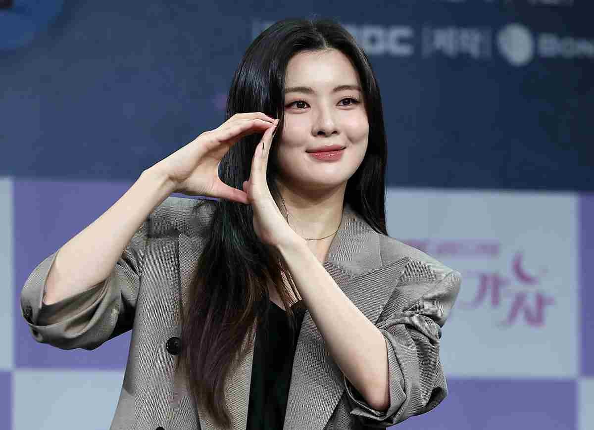 배우 이선빈이 지난해 서울 마포구 상암동 MBC 골든마우스홀에서 진행된 새 금토드라마 '달까지 가자' 제작발표회에 참석해 포즈를 취하고 있다. / 뉴스1