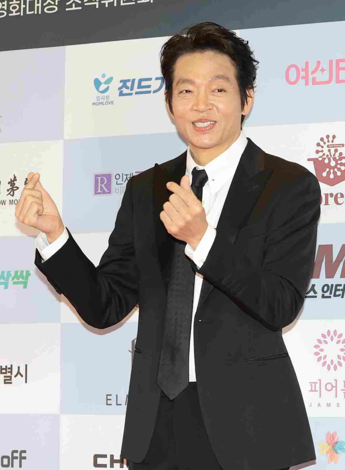 배우 박지환이 지난해 서울 용산구 서울 드래곤시티에서 열린 ‘2025 서울국제영화대상’ 레드카펫 행사에 참석하고 있다.  / 뉴스1