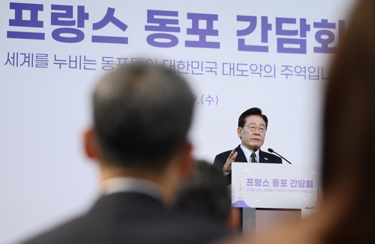 이재명 대통령이 프랑스를 국빈 방문 중이던 지난 9일(현지시각) 파리 한 호텔에서 열린 동포 오찬간담회에서 인사말을 하고 있다. /뉴스1