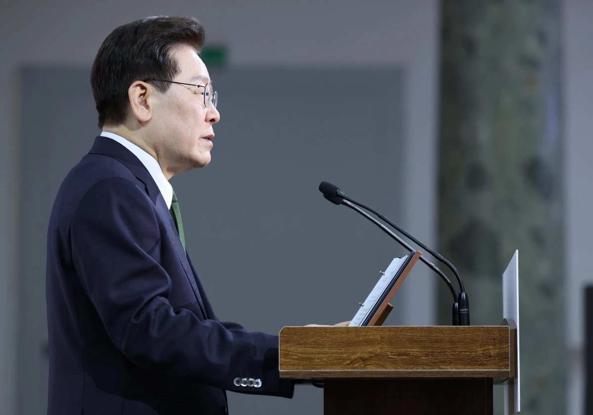 이재명 대통령이 프랑스를 국빈 방문 중이던 지난 9일(현지시각) 파리 한 호텔에서 열린 동포 오찬간담회에서 인사말을 하고 있다. /뉴스1