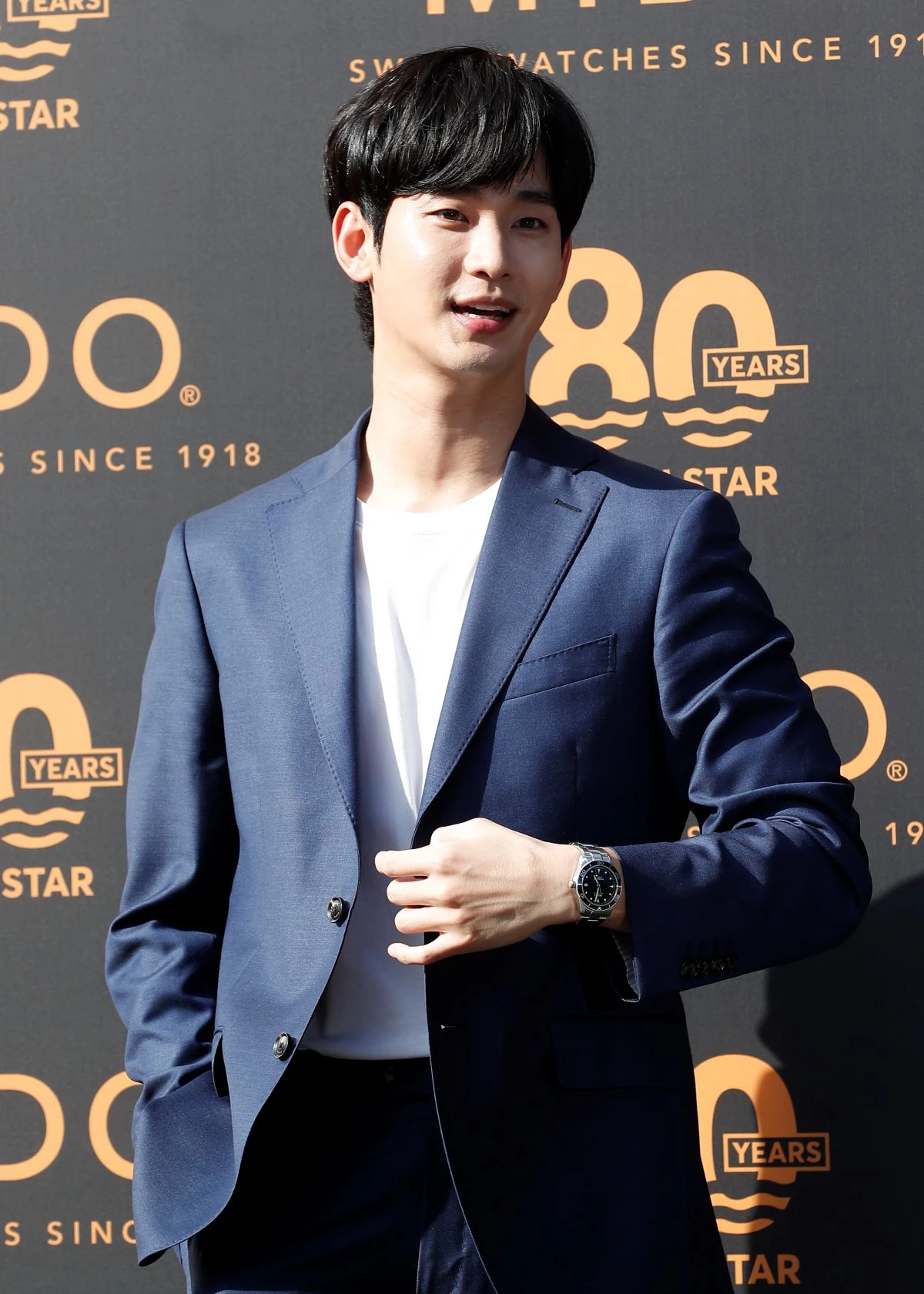 배우 김수현이 2024년 7월 31일 서울 강남구 레스파스 에트나에서 열린 스위스 워치 브랜드 미도(MIDO), 오션 스타 80주년 기념 행사에서 포즈를 취하던 모습. / 뉴스1