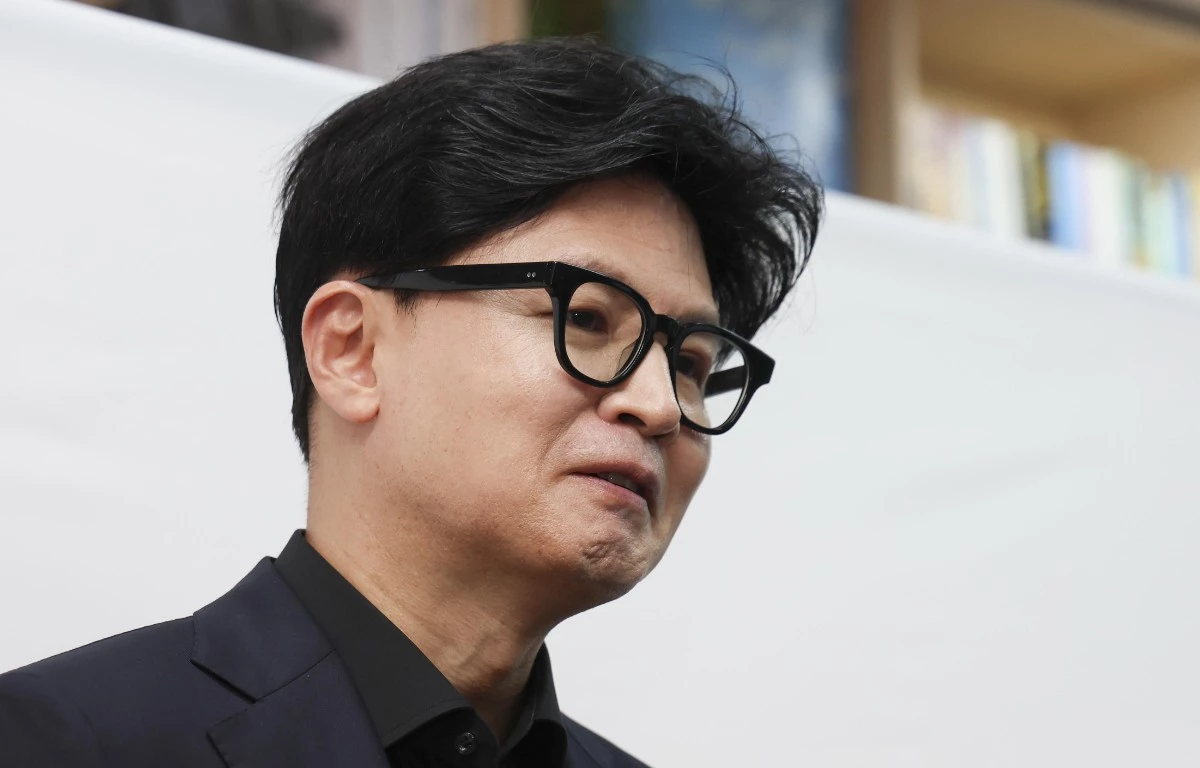 한동훈 무소속 의원이 11일 오전 서울 여의도 국회 의원회관에서 열린 김승원 법무부 장관 후보의 '신약 임상시험 청탁' 의혹과 관련한 제넨셀·세종메디칼 주가조작 피해자들 기자회견에 참석해 발언하고 있다.  / 뉴스1