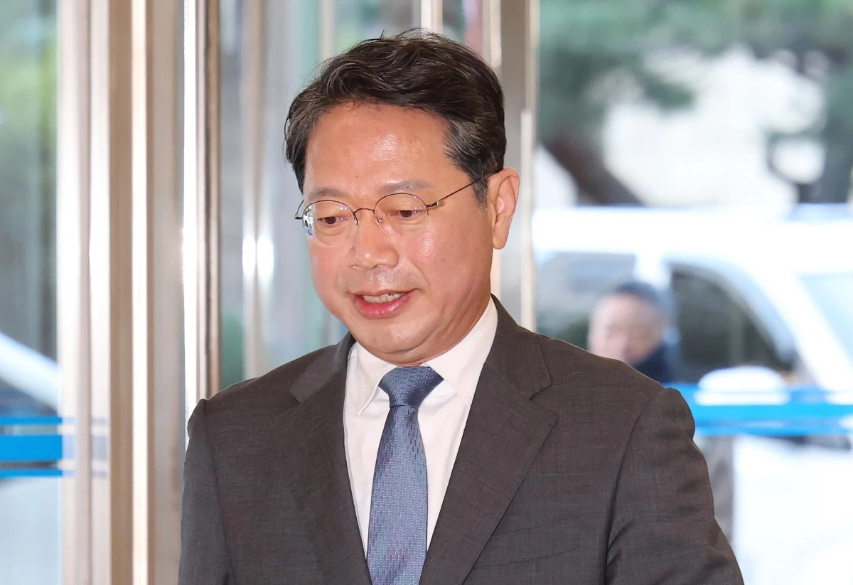 김승원 법무부 장관 후보가 11일 오전 서울 종로구 적선현대빌딩에 마련된 인사청문회 준비 사무실로 출근하고 있다. / 뉴스1