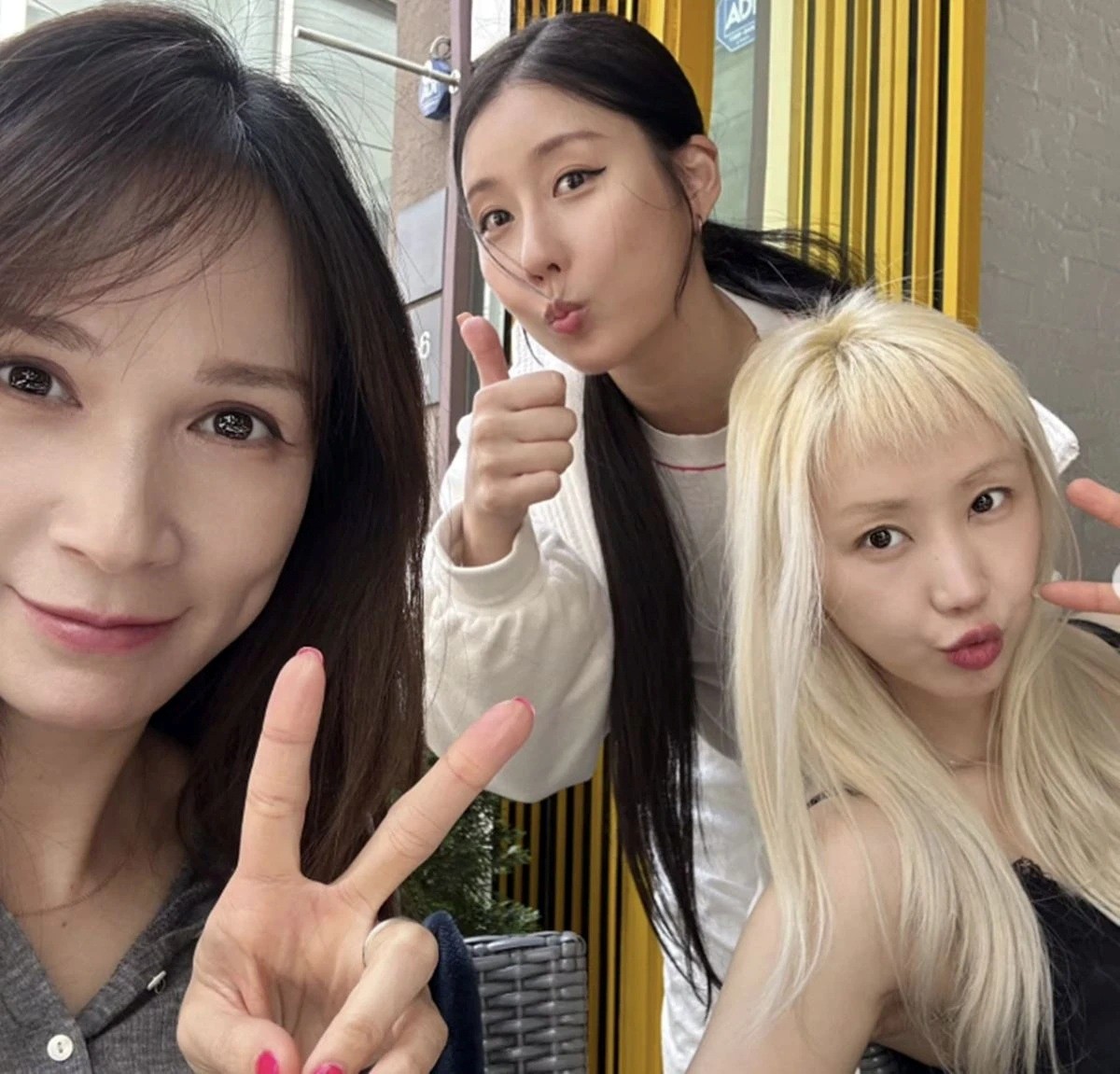 천상지희 더 그레이스의 스테파니가 지난 5월 데뷔 21주년을 기념해 멤버들이 모인 사진을 공개한 바 있다. / 스테파니 인스타그램