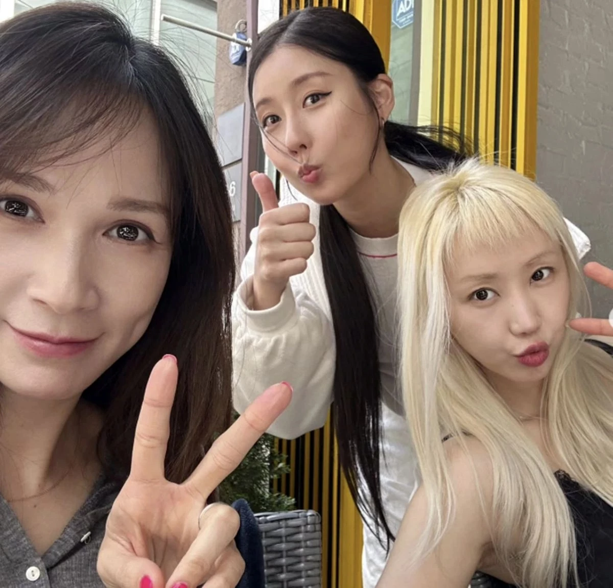 천상지희 더 그레이스의 스테파니가 지난 5월 데뷔 21주년을 기념해 멤버들이 모인 사진을 공개한 바 있다. / 스테파니 인스타그램