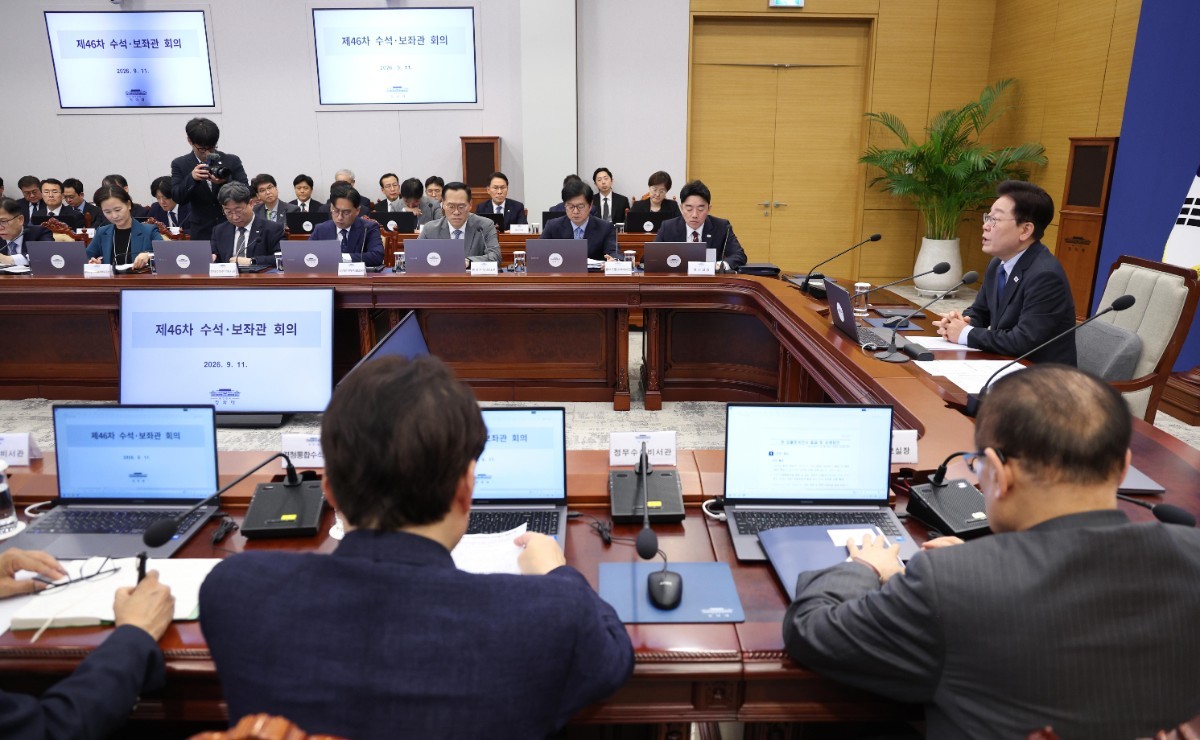 이재명 대통령이 11일 청와대에서 열린 수석보좌관회의에서 발언하고 있다. / 뉴스1