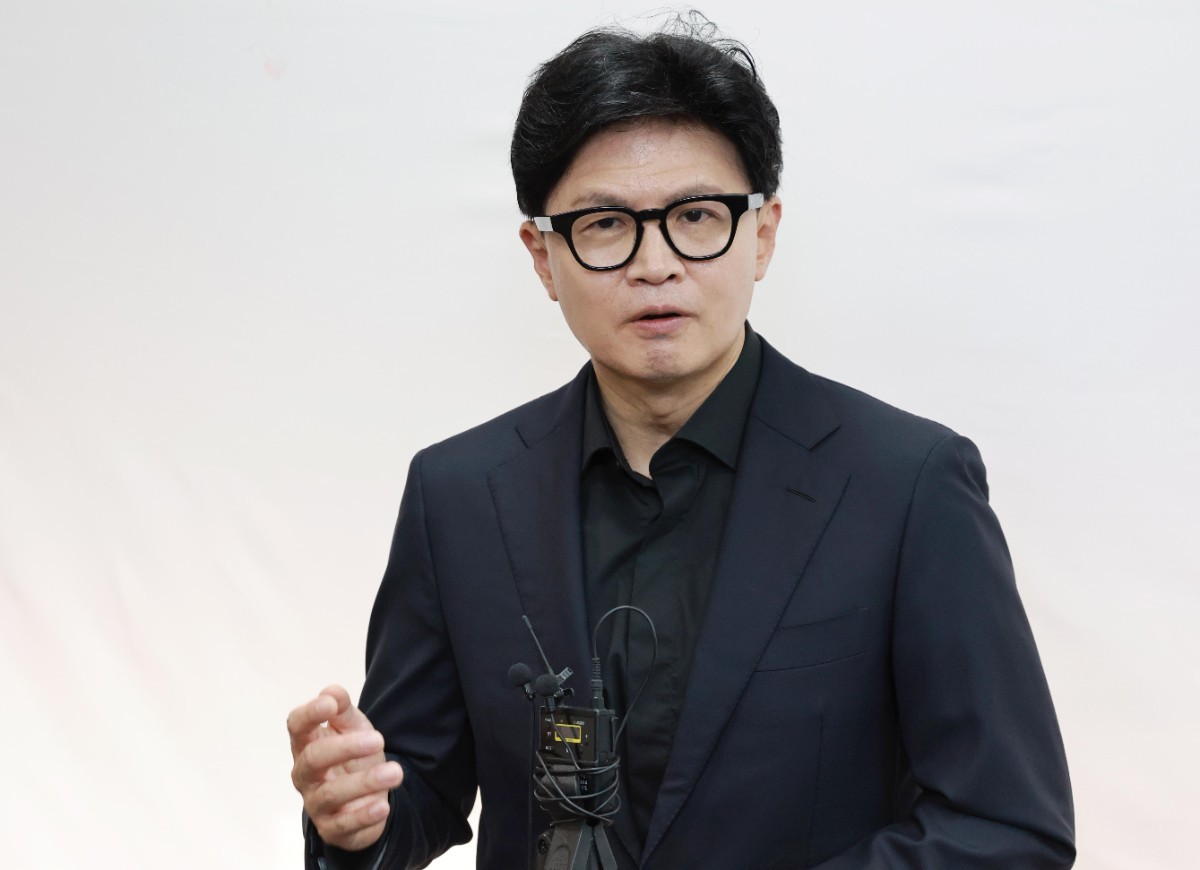한동훈 무소속 의원이 11일 오전 서울 여의도 국회 의원회관에서 열린 김승원 법무부 장관 후보의 '신약 임상시험 청탁' 의혹과 관련한 제넨셀·세종메디칼 주가조작 피해자들 기자회견에 참석해 발언하고 있다. / 뉴스1 (공동취재)