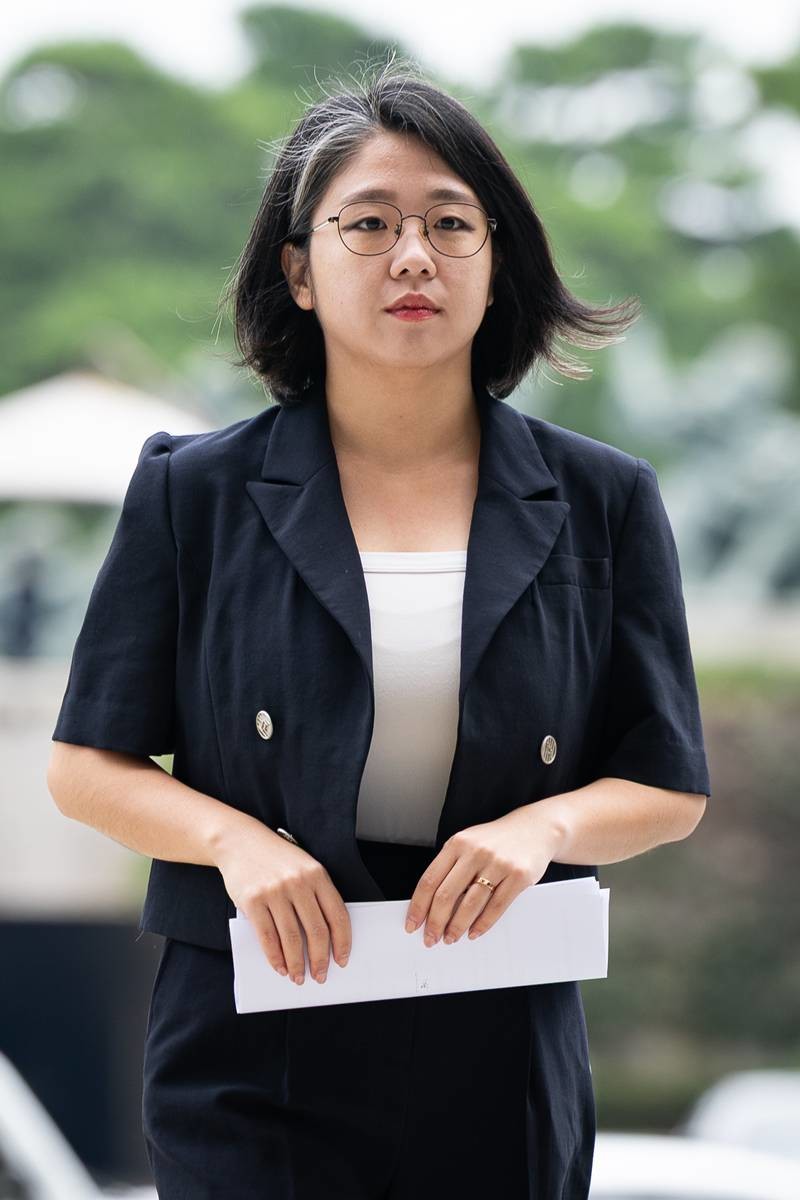 용혜인 성평등가족부 장관 후보자가 13일 서울 여의도 국회 소통관에서 장관 후보직 사퇴 기자회견에 들어서고 있다 / 뉴스1