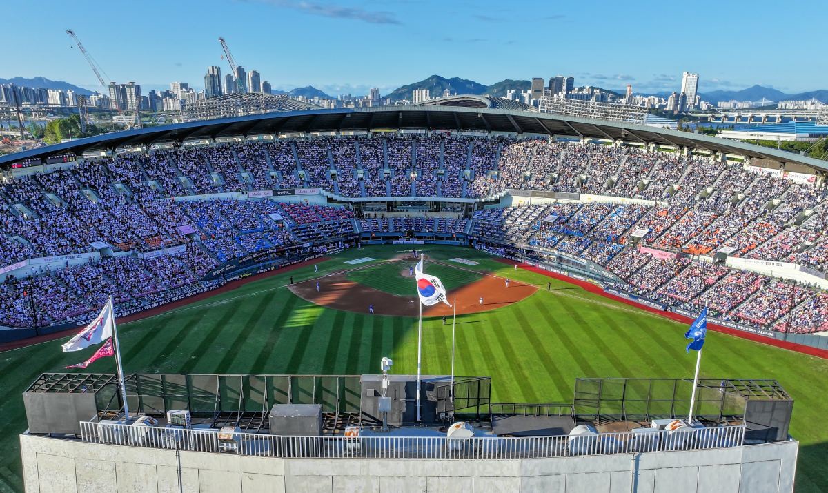지난 9월 오후 서울 송파구 잠실야구장에서 열린 프로야구 '2026 신한은행 SOL KBO리그' 삼성 라이온즈와 LG 트윈스의 경기 현장 / 뉴스1