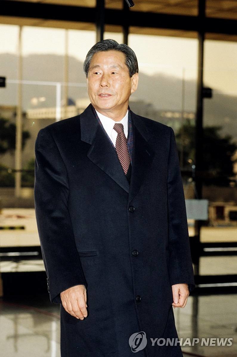 5.18 광주민주항쟁 당시 특전사령관이었던 정호용 전 국방장관이 검찰의 조사를 받기 위해 1996년 1월 검찰에 출두하는 모습 / 연합뉴스