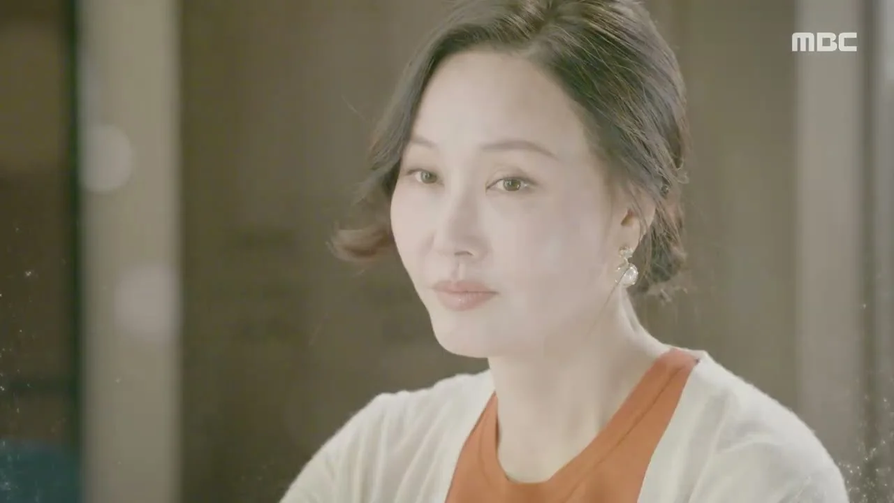 51회, 어색한 저녁 식사…노영주 향한 시선들 / 드라마 '가족관계증명서' 영상 화면 (영상=MBCdrama)