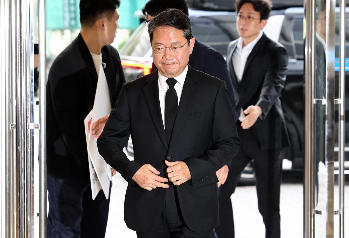 김승원 법무부 장관 후보가 14일 오전 서울 종로구 적선현대빌딩에 마련된 인사청문회 준비 사무실로 출근하고 있다 / 뉴스1